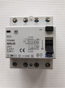PFB4 BK 40/0.03, SEZ B típusú áramvédő kapcsoló 4P 40A 0.03A